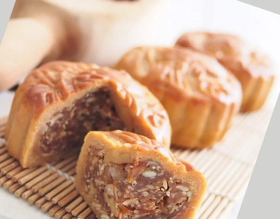 Moon cake five nuts