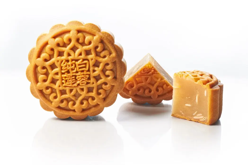 Moon cake white lotus w/egg